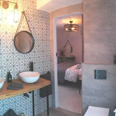 - Rio Hotel *